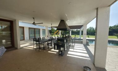 GRAN CASA EN CHICUREO, NEGOCIABLE