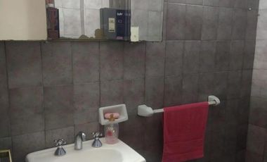 Casa en venta - 4 Dormitorios 6 Baños - 383Mts2 - Morón