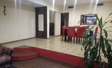 Casa en venta - 4 Dormitorios 6 Baños - 383Mts2 - Morón