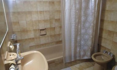 Casa en venta - 4 Dormitorios 6 Baños - 383Mts2 - Morón