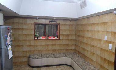 Casa en venta - 4 Dormitorios 6 Baños - 383Mts2 - Morón