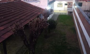 Casa en venta - 4 Dormitorios 6 Baños - 383Mts2 - Morón