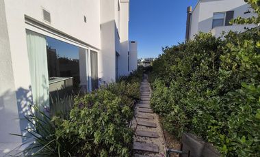 Casa de lujo, 5 hab en suite a la laguna en Barbarita en VENTA y ALQUILER