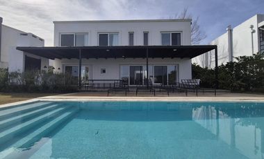 Casa de lujo, 5 hab en suite a la laguna en Barbarita en VENTA y ALQUILER