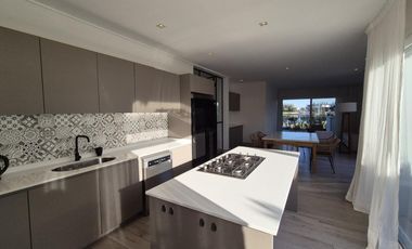 Casa de lujo, 5 hab en suite a la laguna en Barbarita en VENTA y ALQUILER