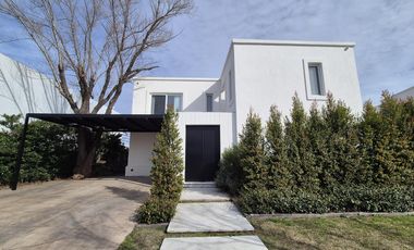 Casa de lujo, 5 hab en suite a la laguna en Barbarita en VENTA y ALQUILER