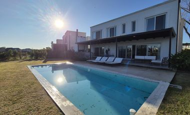 Casa de lujo, 5 hab en suite a la laguna en Barbarita en VENTA y ALQUILER