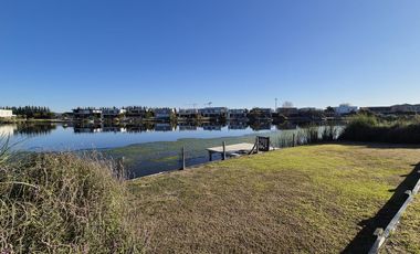 Casa de lujo, 5 hab en suite a la laguna en Barbarita en VENTA y ALQUILER