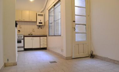 Riobamba 100. Local comercial y PH en venta. Lanús Oeste