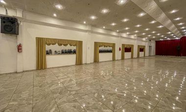 Local tipo salón multi espacio sobre avenida principal en Baigorria