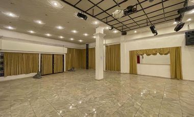 Local tipo salón multi espacio sobre avenida principal en Baigorria