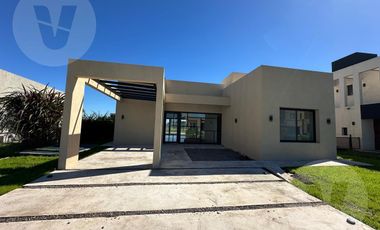 Casa en venta - Barrio San Felipe, Canning