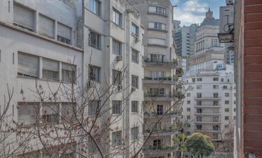 Esmeralda y Juncal. Reciclado. Cochera fija con baulera.
