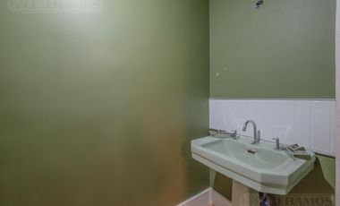 Esmeralda y Juncal. Reciclado. Cochera fija con baulera.