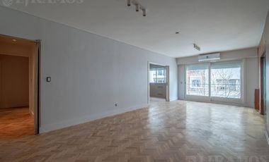 Esmeralda y Juncal. Reciclado. Cochera fija con baulera.