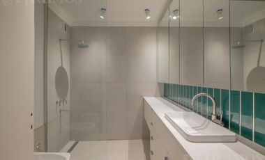 Esmeralda y Juncal. Reciclado. Cochera fija con baulera.