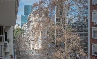 Esmeralda y Juncal. Reciclado. Cochera fija con baulera.