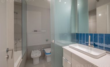 Esmeralda y Juncal. Reciclado. Cochera fija con baulera.