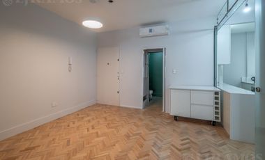 Esmeralda y Juncal. Reciclado. Cochera fija con baulera.