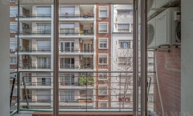 Esmeralda y Juncal. Reciclado. Cochera fija con baulera.