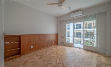 Esmeralda y Juncal. Reciclado. Cochera fija con baulera.