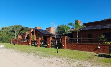 Casa en venta - 2 Dormitorios 1 Baño - 87Mts2 - Nueva Atlantis