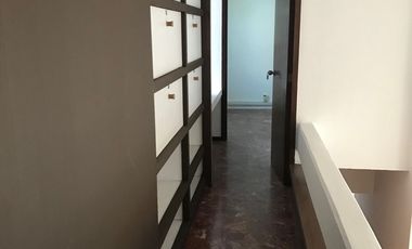 CASA CON USO DE SUELO PARA OFICINA EN PEDREGAL