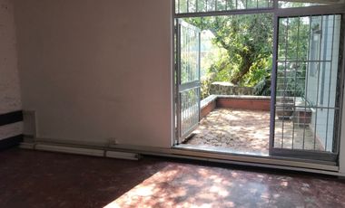 CASA CON USO DE SUELO PARA OFICINA EN PEDREGAL