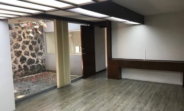 CASA CON USO DE SUELO PARA OFICINA EN PEDREGAL