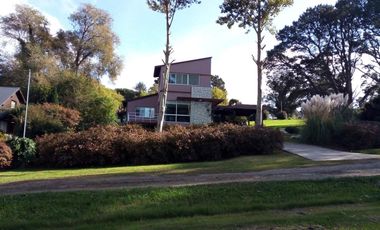 Casa en venta - 3 Dormitorios 2 Baños - 605Mts2 - Sierra de Los Padres