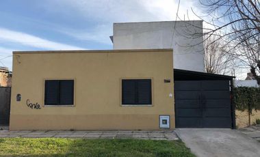Casa en venta - 1 Dormitorio 1 Baño 1 Cochera- 80Mts2 - Cañuelas