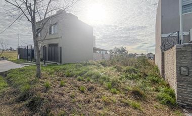 Terreno de 343m² con frente al sur en Barrio Tango