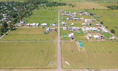 Terreno de 343m² con frente al sur en Barrio Tango