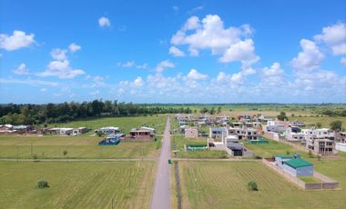 Terreno de 343m² con frente al sur en Barrio Tango