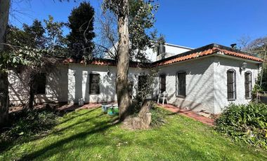 Casa en venta - 2 Dormitorios 2 Baños - Berazategui