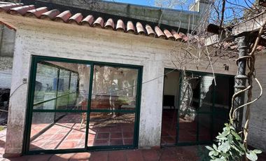 Casa en venta - 2 Dormitorios 2 Baños - Berazategui