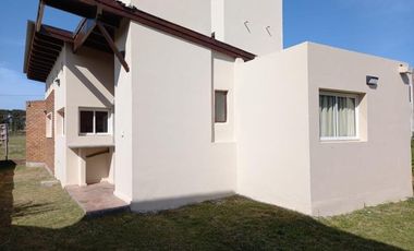 Casa en venta - 2 Dormitorios 1 Baño 1 Cochera - 300Mts2 - Mar Del Sur