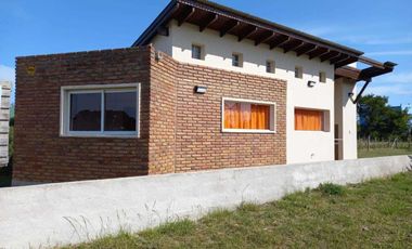 Casa en venta - 2 Dormitorios 1 Baño 1 Cochera - 300Mts2 - Mar Del Sur