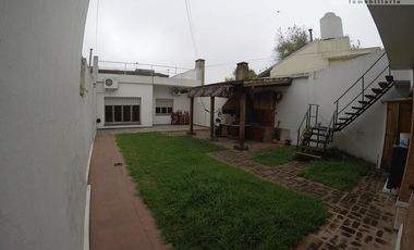 Casa Multifamiliar sobre lote de 330 m2 en Villa Ballester