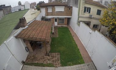 Casa Multifamiliar sobre lote de 330 m2 en Villa Ballester