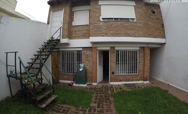 Casa Multifamiliar sobre lote de 330 m2 en Villa Ballester