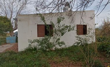 Casa en venta - 2 Dormitorios 1 Baño - Cochera - 1.400Mts2 - Urdampilleta, Bolívar