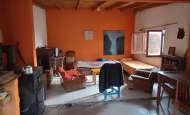 Casa en venta - 2 Dormitorios 1 Baño - Cochera - 1.400Mts2 - Urdampilleta, Bolívar