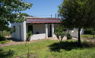 Casa en venta - 2 Dormitorios 1 Baño - Cochera - 1.400Mts2 - Urdampilleta, Bolívar