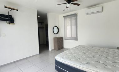 Renta casa Amueblada  en Conkal con piscina y paneles solares