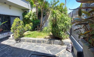 Casa de 5 ambientes con Fondo Libre y Parrilla - Villa Dominico