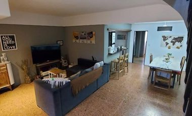 Casa de 5 ambientes con Fondo Libre y Parrilla - Villa Dominico