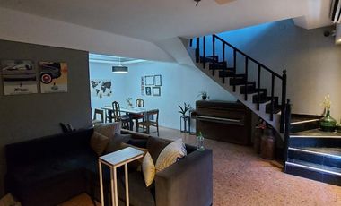 Casa de 5 ambientes con Fondo Libre y Parrilla - Villa Dominico