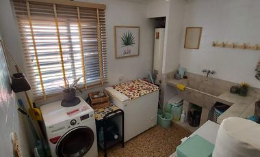 Casa de 5 ambientes con Fondo Libre y Parrilla - Villa Dominico