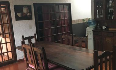 Casa en venta - 3 Dormitorios 2 Baños - Cocheras - 360Mts2 - Merlo